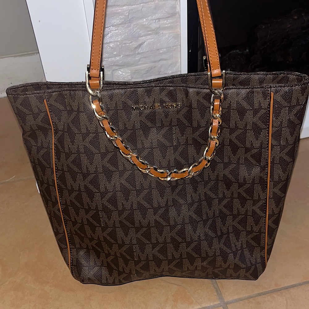 Michael kors bag, brown with gold details